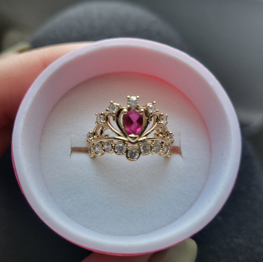 Gold crown ring